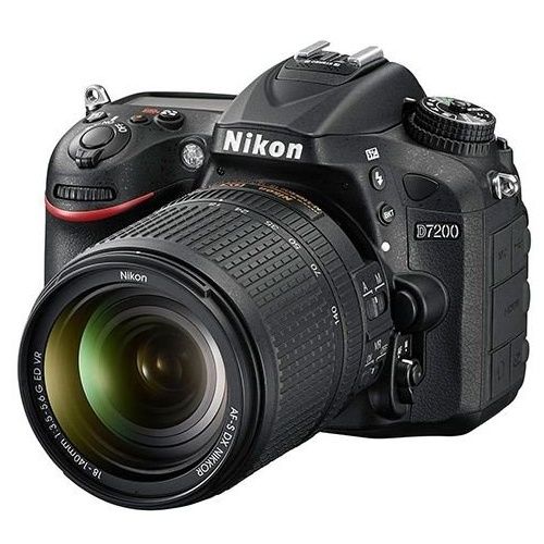 Nikon D7200 + 18-140 mm VR