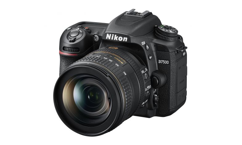 Nikon D7500 + 16-80 mm