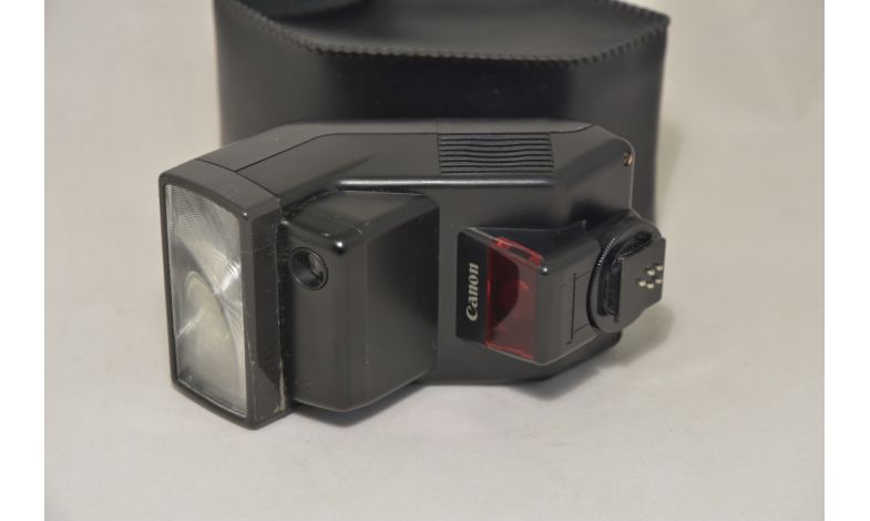 K 3151 BLESK CANON 300 EZ