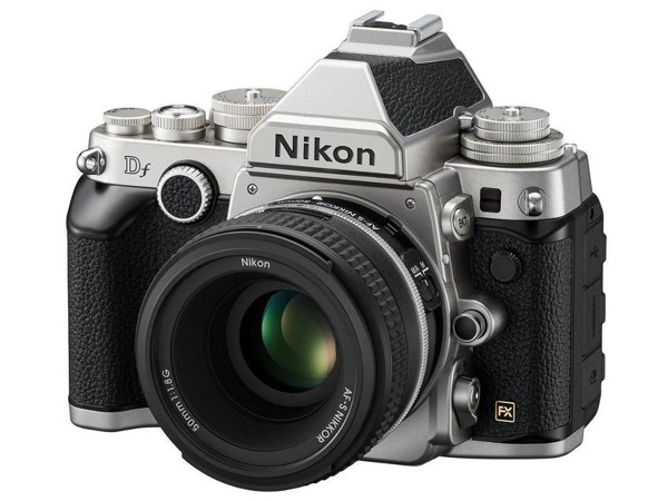 Nikon Df stříbrný + 50 mm f/1,8 G SE