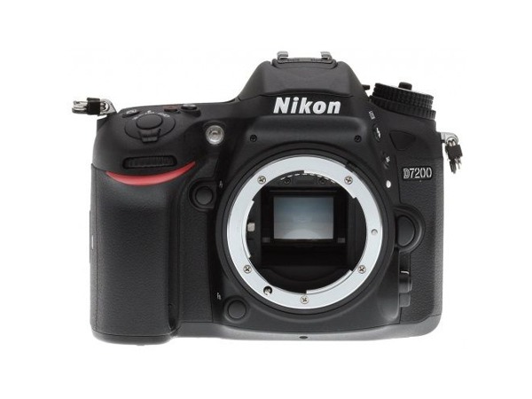 Nikon D7200 tělo upřesníme balení více info na tel.602703813