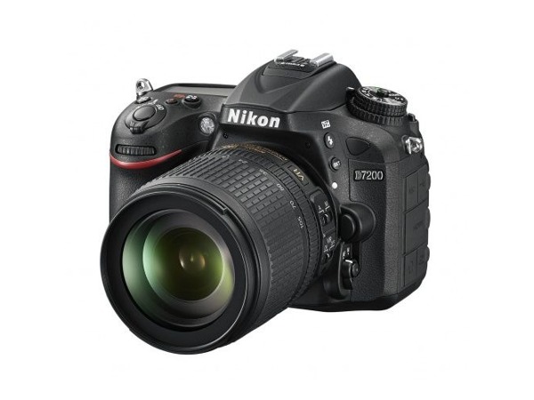 Nikon D7200 + 18-105 mm VR