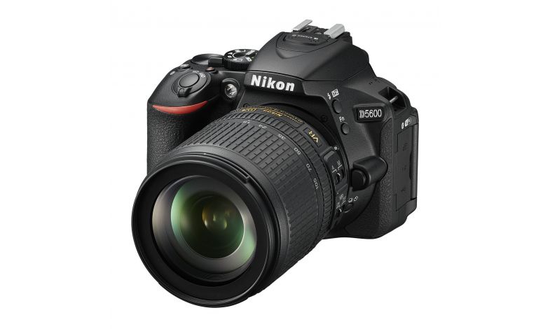 Nikon D5600 + 18-105 mm VR