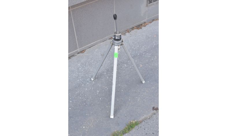 K 3700 STOLNÍ STATIV S PÁKOVOU HLAVOU.