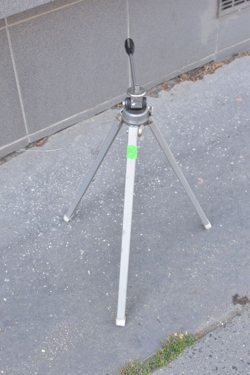 K 3700 STOLNÍ STATIV S PÁKOVOU HLAVOU.