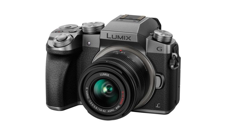 Panasonic Lumix DMC-G7 + 14-42mm II stříbrný